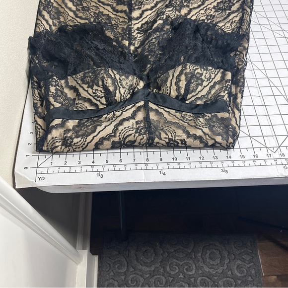 White House Black Market Black Lace Overlay V Neck Cocktail Evening Dress 4 NWT - Picture 11 of 12